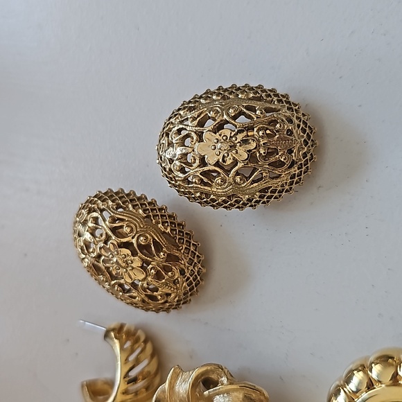 Vintage lot of gold tone earrings 3  are clip. Unique shapes - Picture 5 of 11
